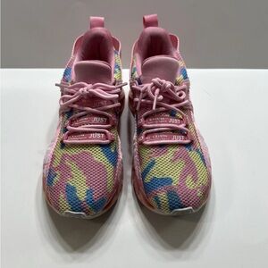 Women’ Pink Camo Walking Sneakers